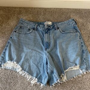 Abercrombie & Fitch “The Loose Short” high rise curve love
